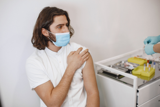 usar mascarilla después de vacunarse